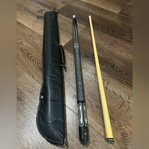 EUC Halex Black and white Pool Cue with Case